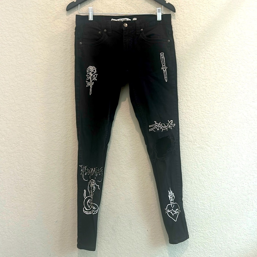 Broken promises Co size 30 slim fit stretch carefully cut hole in knee